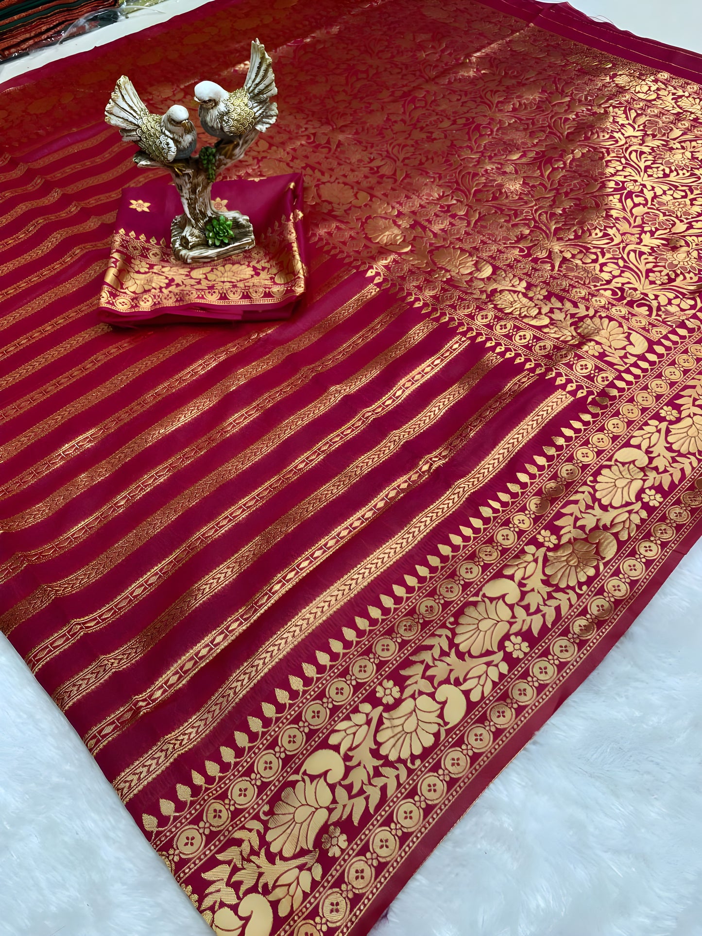 Women's Present Banarasi Soft Lichi Silk Saree Beautiful Jacquard Rich Pallu Design Work Zari Woven Kanjivaram Silk Style Saree