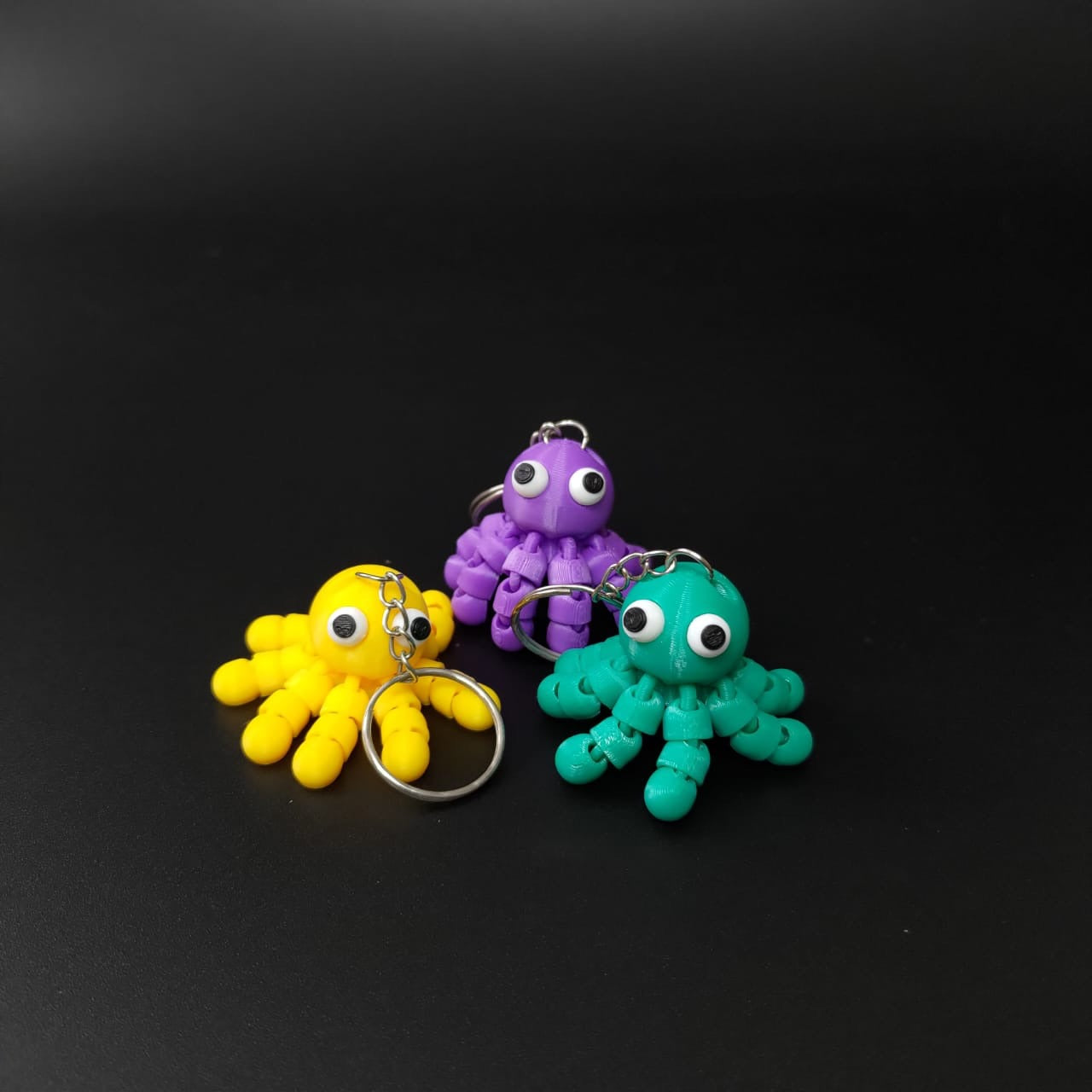 Beoals 3D Printed Octopus Keychain – Cute Flexible Mini Toy for Kids & Gifts (Set of 3 Colors)