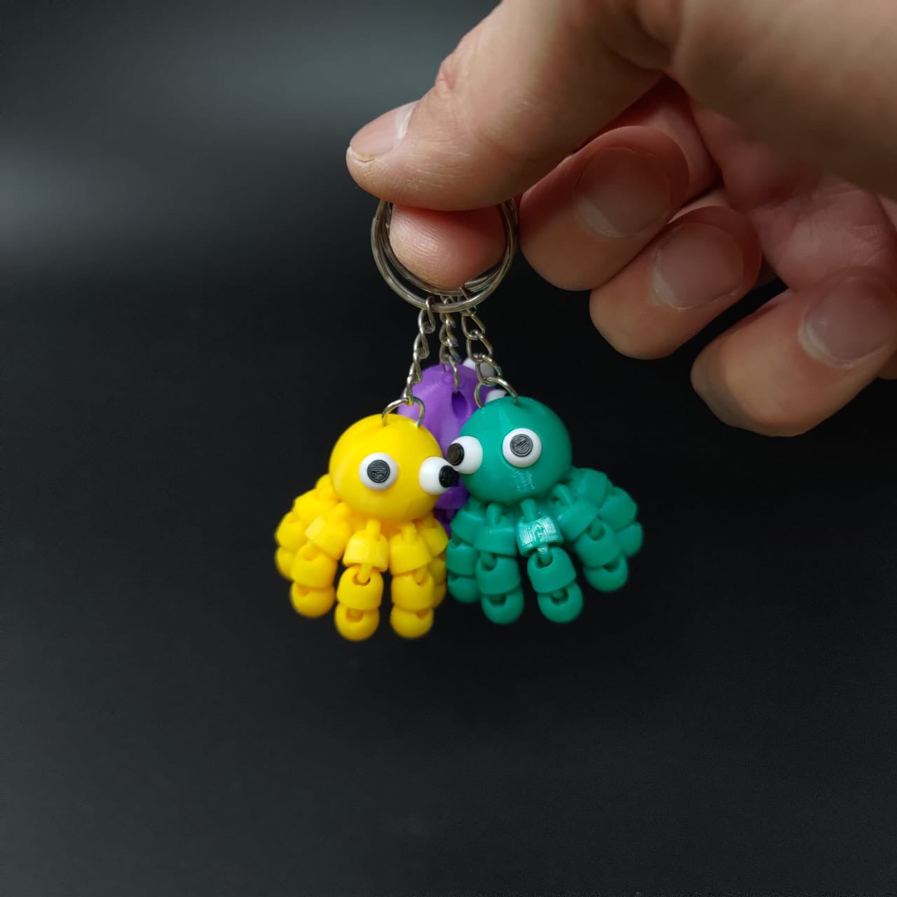 Beoals 3D Printed Octopus Keychain – Cute Flexible Mini Toy for Kids & Gifts (Set of 3 Colors)