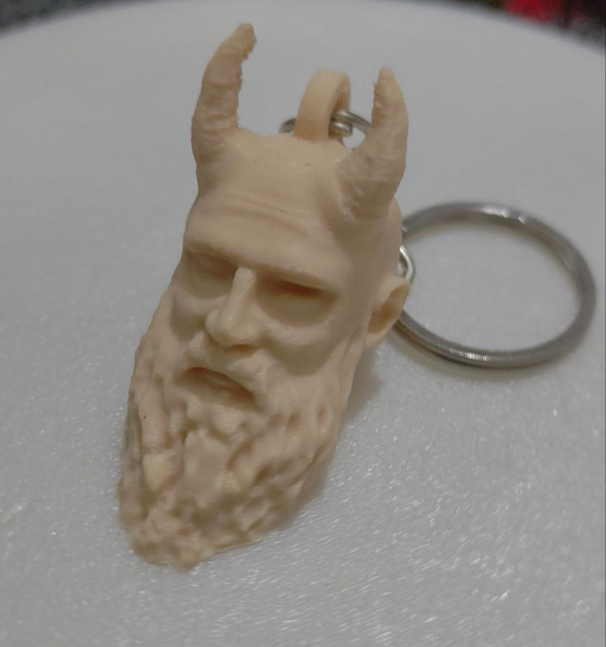 Beoals 3D Printed Viking Head Keychain – Unique Warrior Beard Design for Men, Car & Bike Key Ring (Beige)