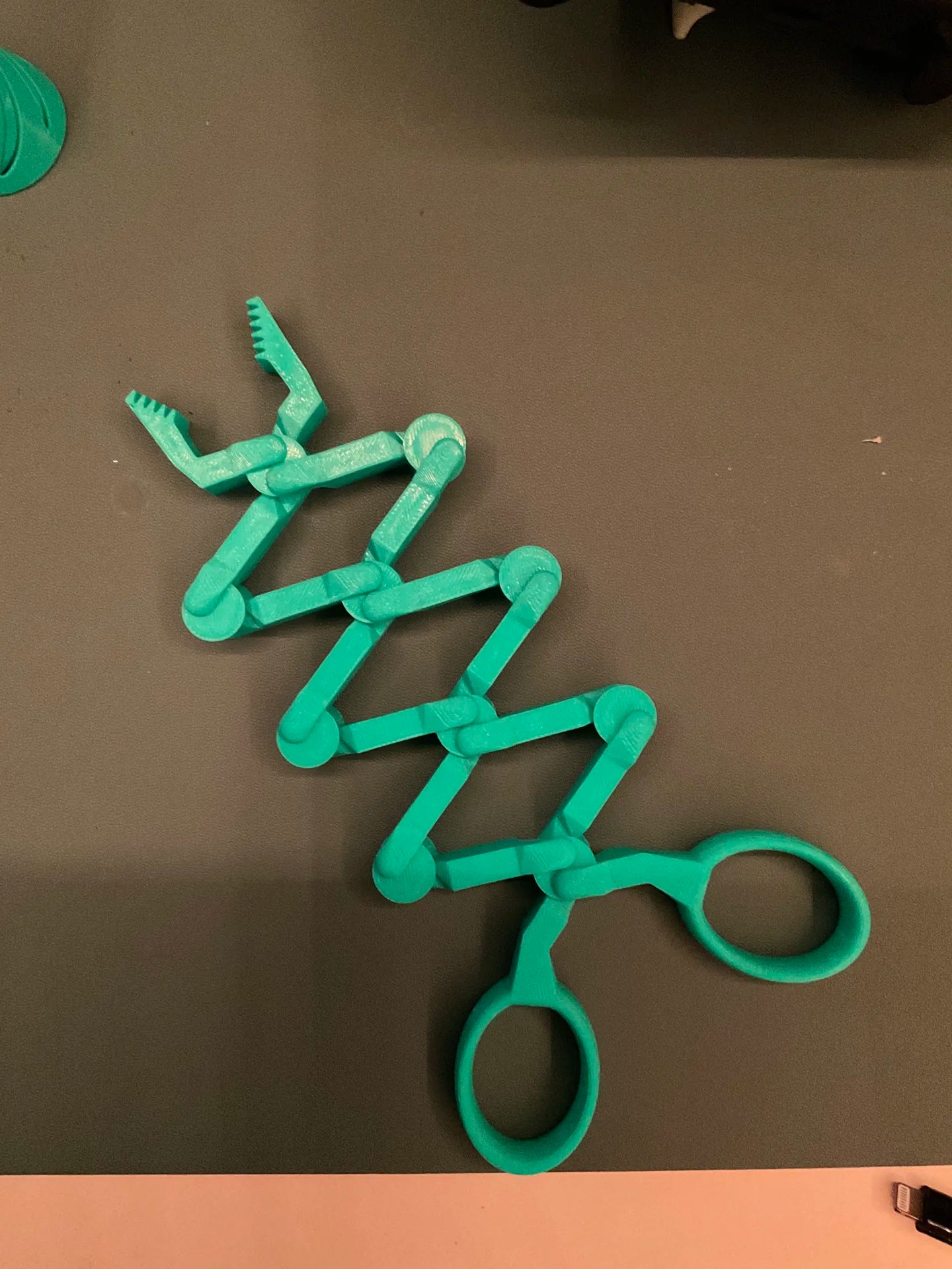 3D Fidget Grabber Toy, Expandable Scissor Design, Mint Green, Pack of 1