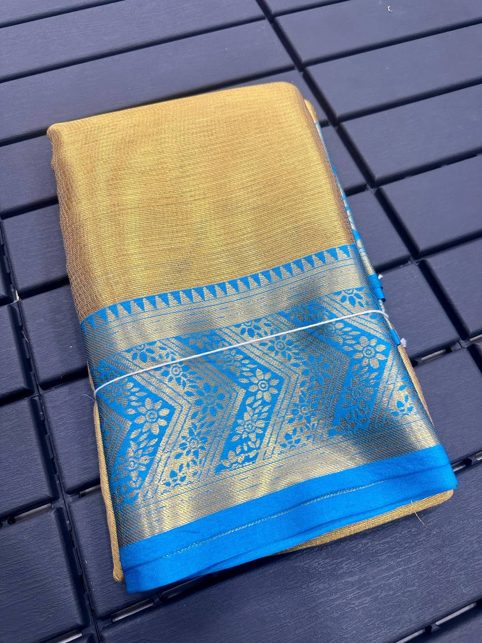 Women's Kanjivaram Soft Silk Handloom Saree Golden Zari With Untiched Blouse Piece