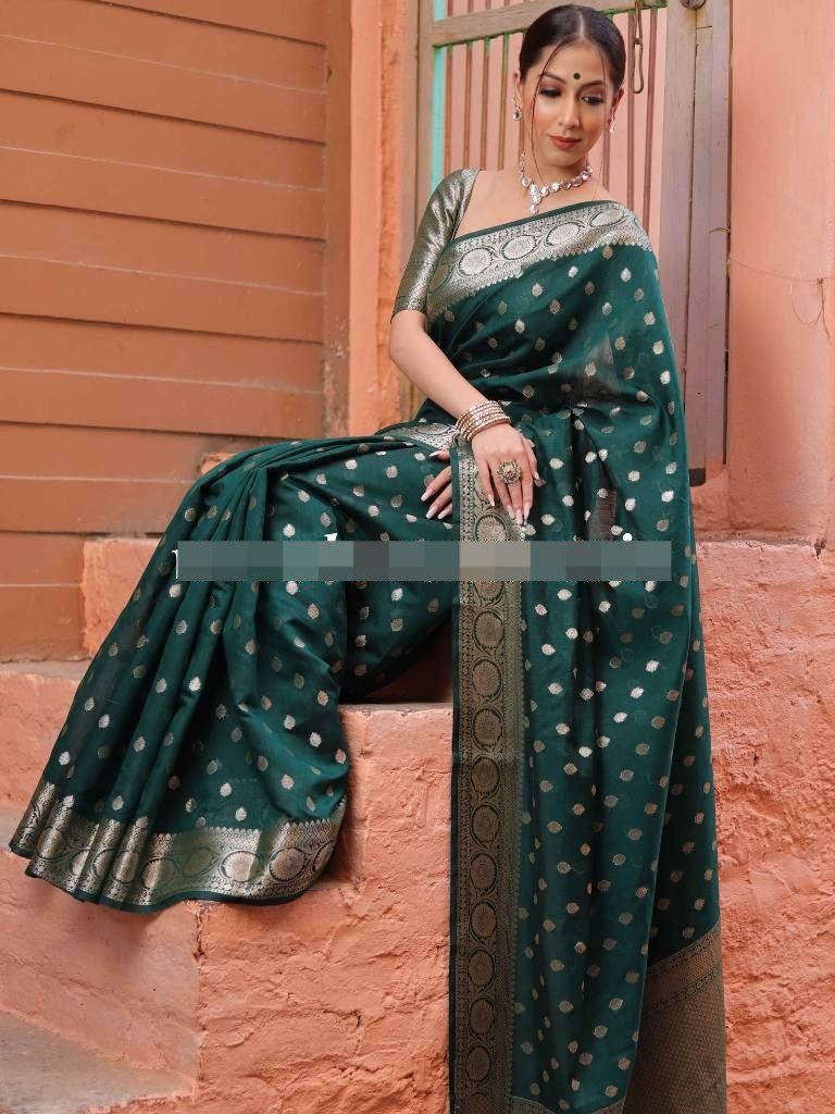 Women's Beautiful Heavy Pallu Pure Banarasi Silk Saree With BLouse